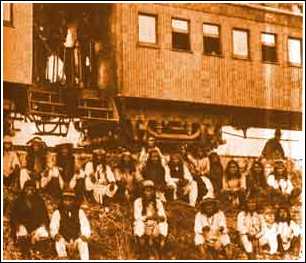 Geronimo and his last Apache warriors before transport